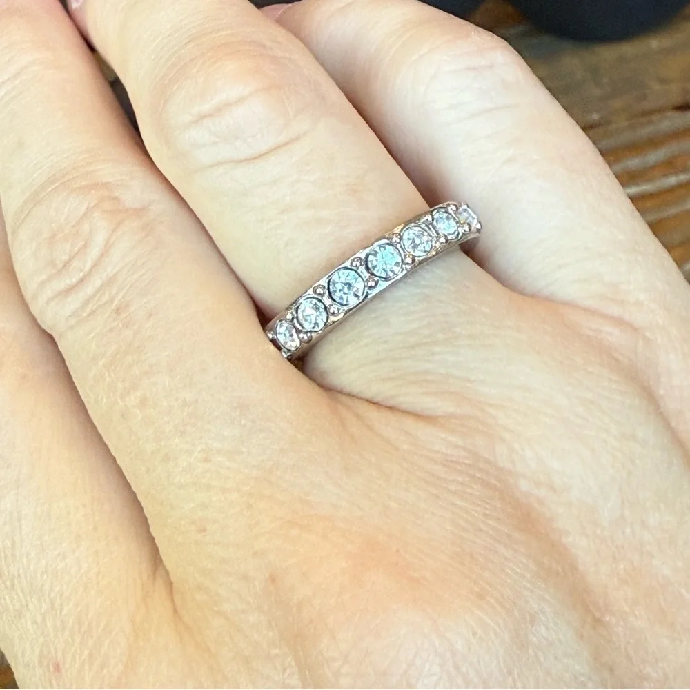 Vintage Ann Taylor Classic Eternity Band Rhinestone CZ Crystal Ring Size 7